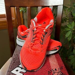 FILA APPROACH Running Shoes Women’s size 8.5 NIB Orange Black White